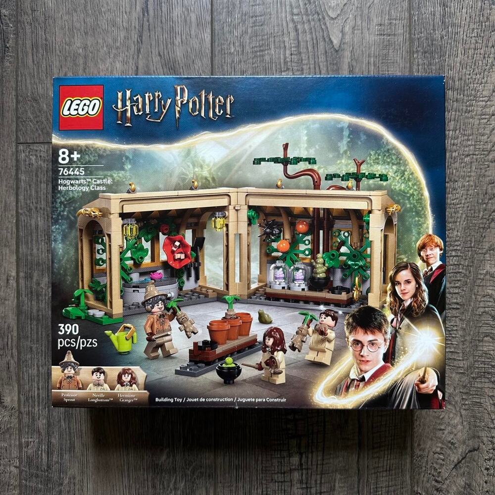 Lego Harry Potter Hogwarts Castle Herbology Class Set 76445